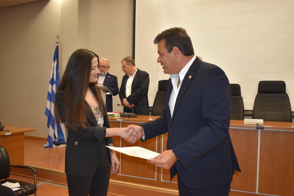 Συγκίνηση για τους απόφοιτους και σπουδαίες ειδήσεις για το Δήμο Φυλής στην τελετή αποφοίτησης της 4ης σειράς των σπουδαστών του μεταπτυχιακού