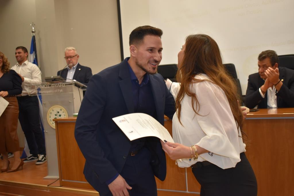 Συγκίνηση για τους απόφοιτους και σπουδαίες ειδήσεις για το Δήμο Φυλής στην τελετή αποφοίτησης της 4ης σειράς των σπουδαστών του μεταπτυχιακού