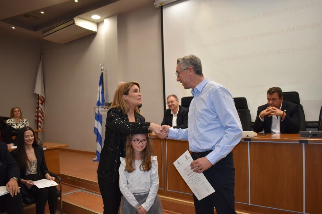 Συγκίνηση για τους απόφοιτους και σπουδαίες ειδήσεις για το Δήμο Φυλής στην τελετή αποφοίτησης της 4ης σειράς των σπουδαστών του μεταπτυχιακού