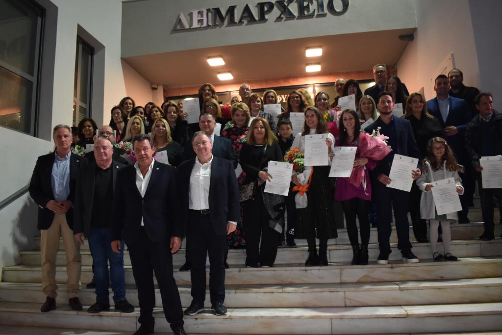 Συγκίνηση για τους απόφοιτους και σπουδαίες ειδήσεις για το Δήμο Φυλής στην τελετή αποφοίτησης της 4ης σειράς των σπουδαστών του μεταπτυχιακού