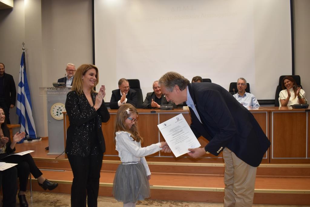 Συγκίνηση για τους απόφοιτους και σπουδαίες ειδήσεις για το Δήμο Φυλής στην τελετή αποφοίτησης της 4ης σειράς των σπουδαστών του μεταπτυχιακού