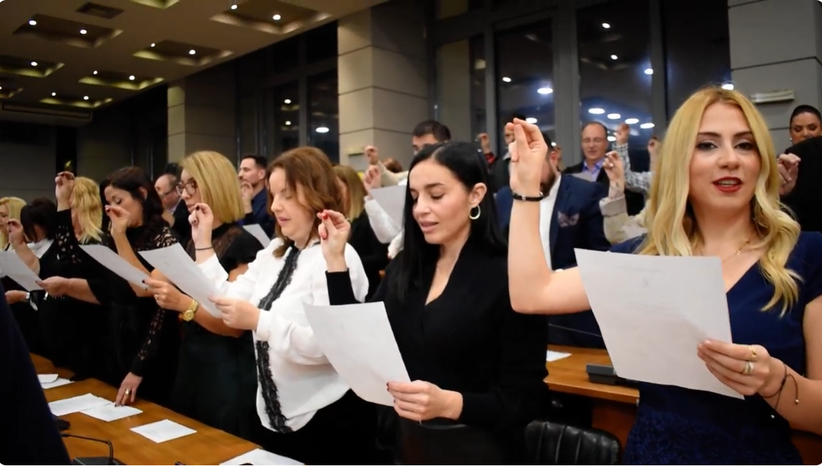Συγκίνηση για τους απόφοιτους και σπουδαίες ειδήσεις για το Δήμο Φυλής στην τελετή αποφοίτησης της 4ης σειράς των σπουδαστών του μεταπτυχιακού