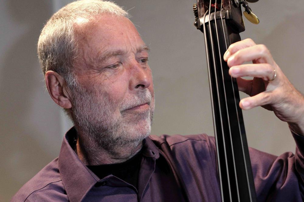 Ο Dave Holland σε ζωντανή εμφάνιση