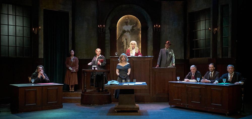 Φωτογραφία από την παράσταση Ο Μάρτυρας Κατηγορίας