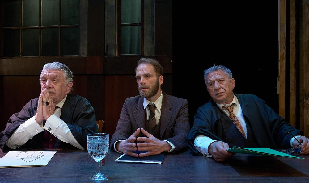 Φωτογραφία από την παράσταση Ο Μάρτυρας Κατηγορίας