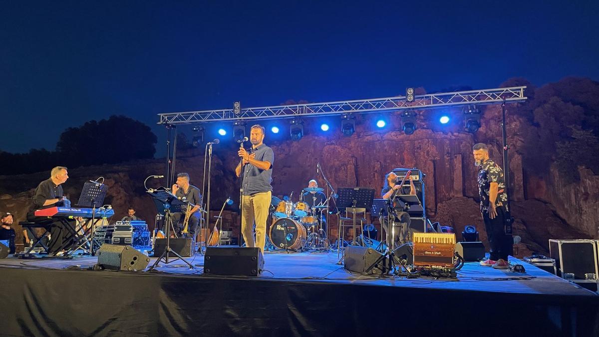 Δήμου Ιερής Πόλης Μεσολογγίου: Ενθουσίασε το ακροατήριο η συναυλία του Θοδωρή Βουτσικάκη στο αρχαίο νεώριο Οινιαδών (21.07.2025)