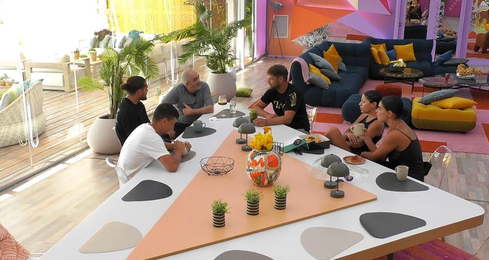 Στιγμιότυπο από το επεισόδιο του Big Brother με τους επισκέπτες