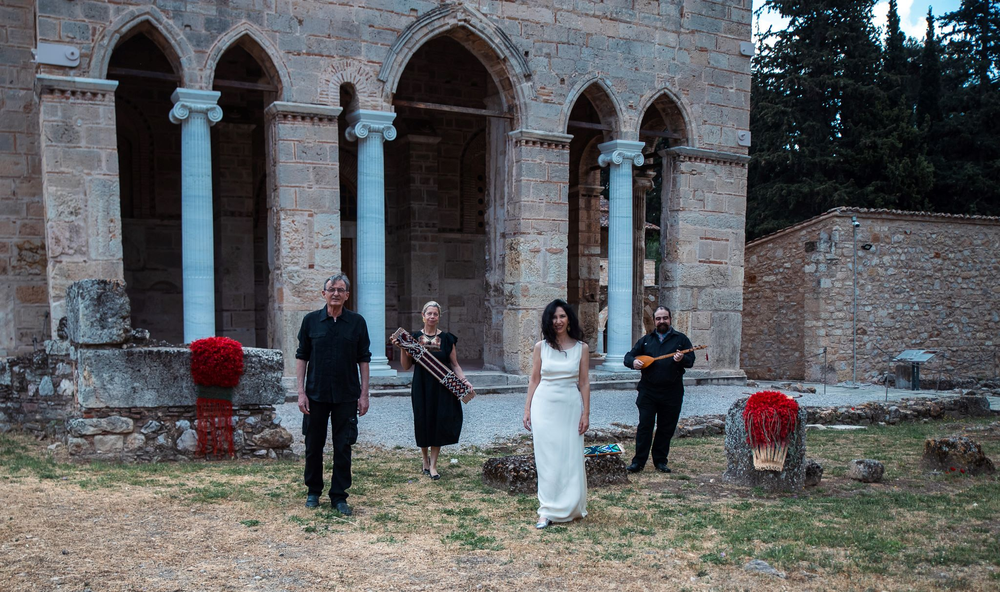 Περισσότερες εικόνες από την παράσταση και την έκθεση «Μητέρα Αράχνη»