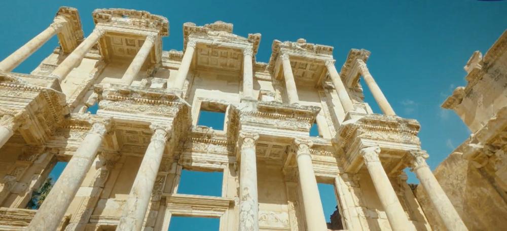 Στιγμιότυπο από τις ανακαλύψεις της Μπέτανι Χιουζ