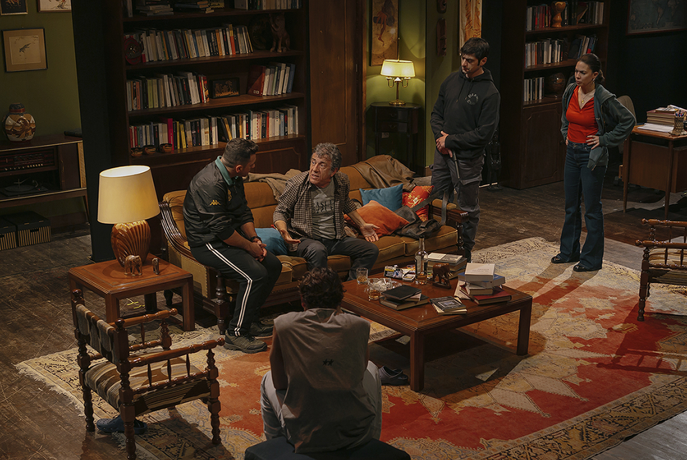 Πρόσθετη φωτογραφία από το πρόγραμμα του Θεάτρου Τζένη Καρέζη