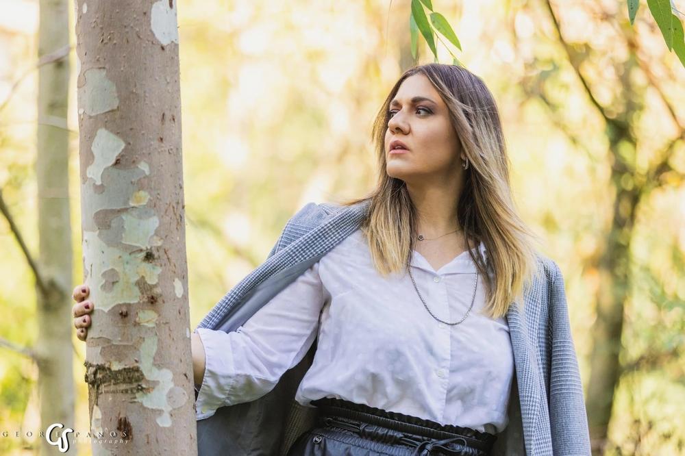 Μουσικοί σε σκηνή με παραδοσιακά όργανα στο Φεστιβάλ Δελφών