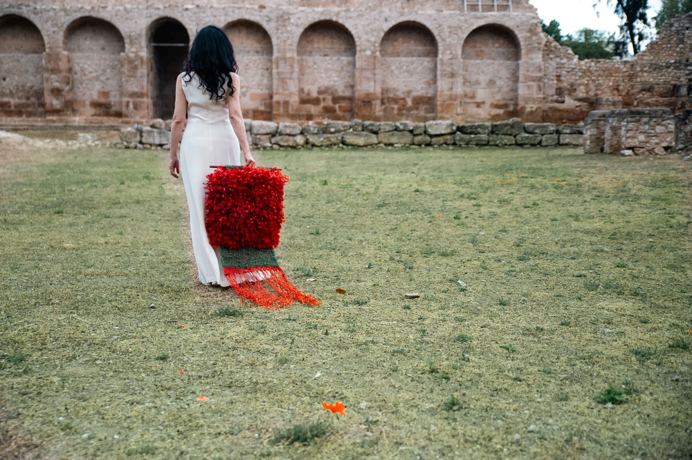 Περισσότερες εικόνες από την παράσταση και την έκθεση «Μητέρα Αράχνη»