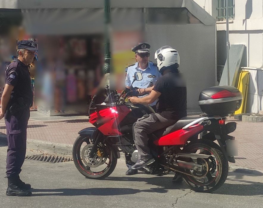 + 2 ΦΩΤΟ ΣΧΕΤΙΚΑ ΜΕ ΕΝΗΜΕΡΩΤΙΚΗ ΔΡΑΣΗ ΤΟΥ ΑΣΤΥΝΟΜΙΚΟΥ ΤΜΗΜΑΤΟΣ ΕΛΑΣΣΟΝΑΣ ΓΙΑ ΤΗ ΧΡΗΣΗ ΠΡΟΣΤΑΤΕΥΤΙΚΟΥ ΚΡΑΝΟΥΣ (24-07-2025)