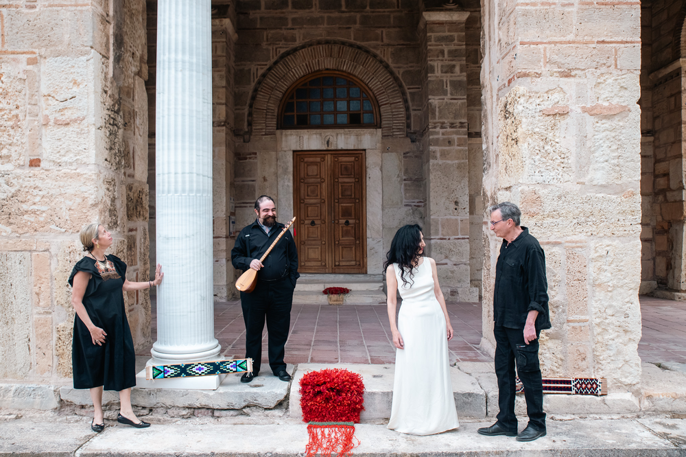 Περισσότερες εικόνες από την παράσταση και την έκθεση «Μητέρα Αράχνη»