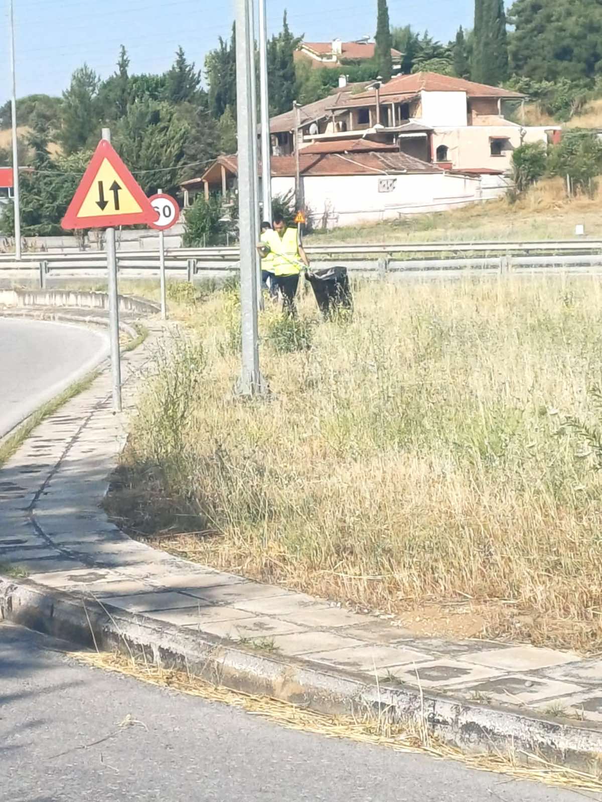 - Καθαρισμός/Συλλογή απορριμμάτων κατά μήκος εθνικού-επαρχιακού οδικού δικτύου