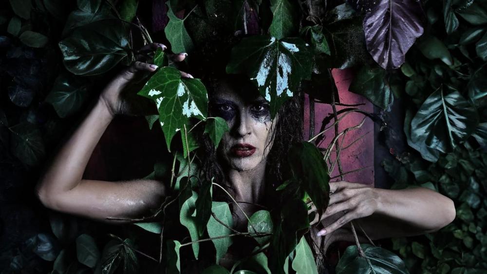 Σκηνή από την παράσταση «Η Κατσαρίδα Κ.» του Μάριου Ιορδάνου