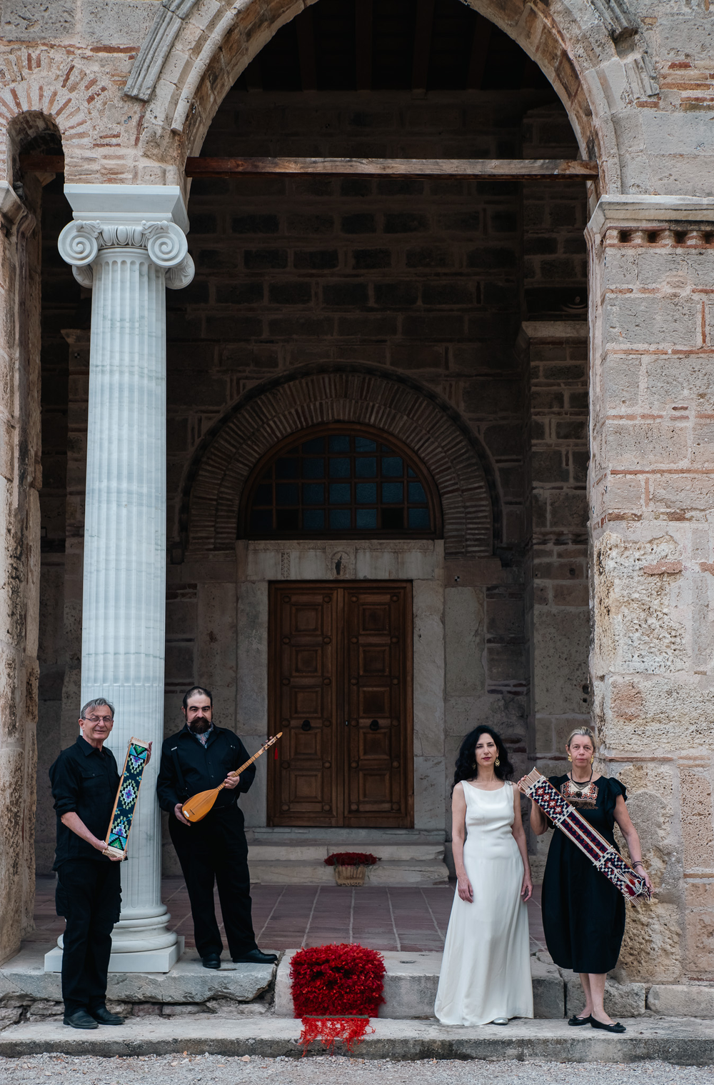 Περισσότερες εικόνες από την παράσταση και την έκθεση «Μητέρα Αράχνη»