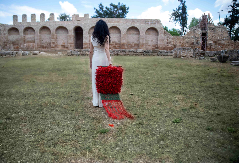 Περισσότερες εικόνες από την παράσταση και την έκθεση «Μητέρα Αράχνη»
