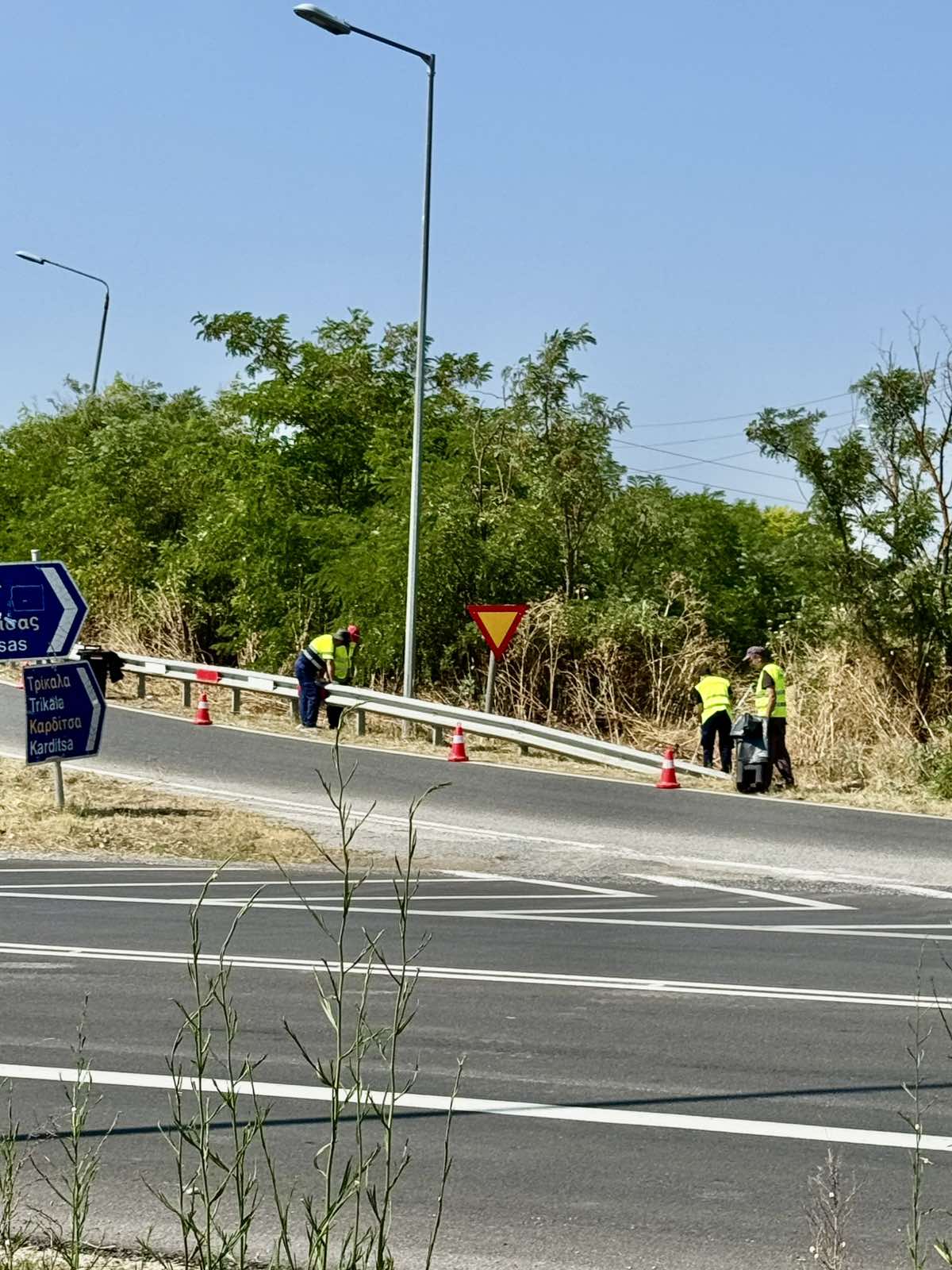 - Καθαρισμός/Συλλογή απορριμμάτων κατά μήκος εθνικού-επαρχιακού οδικού δικτύου