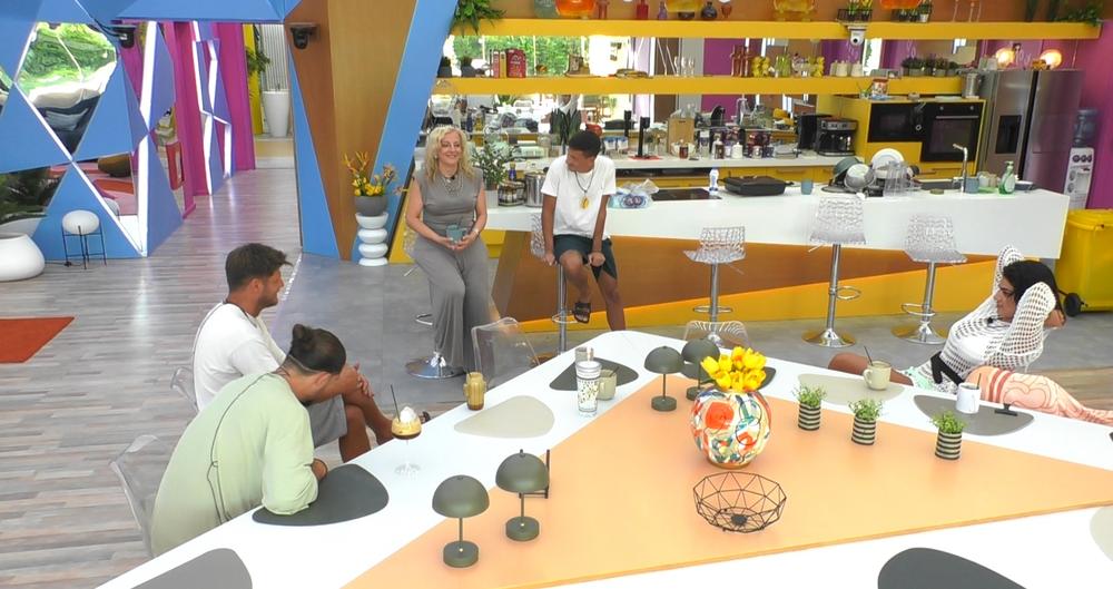 Στιγμιότυπο από το επεισόδιο του Big Brother με τους επισκέπτες