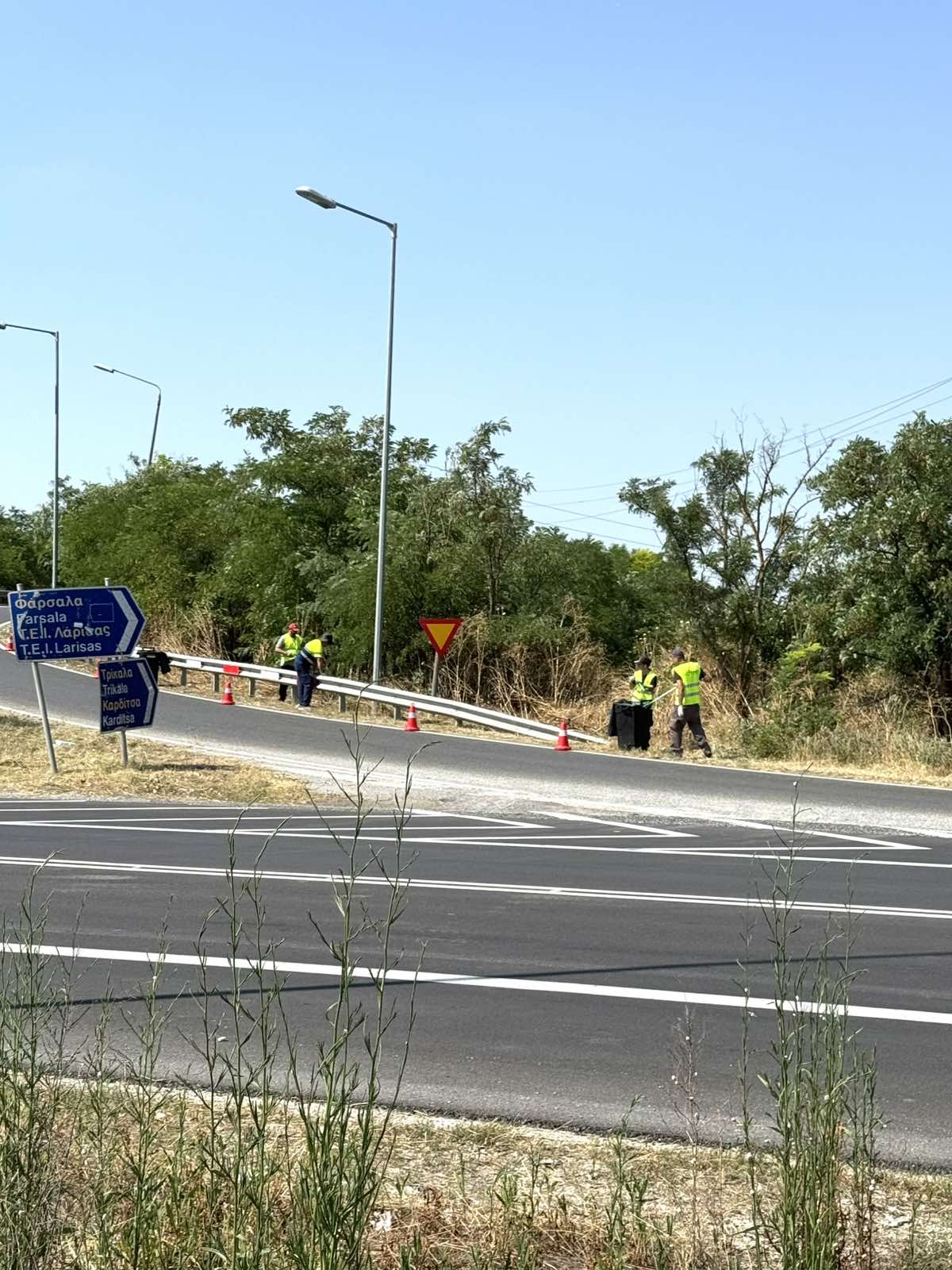 - Καθαρισμός/Συλλογή απορριμμάτων κατά μήκος εθνικού-επαρχιακού οδικού δικτύου