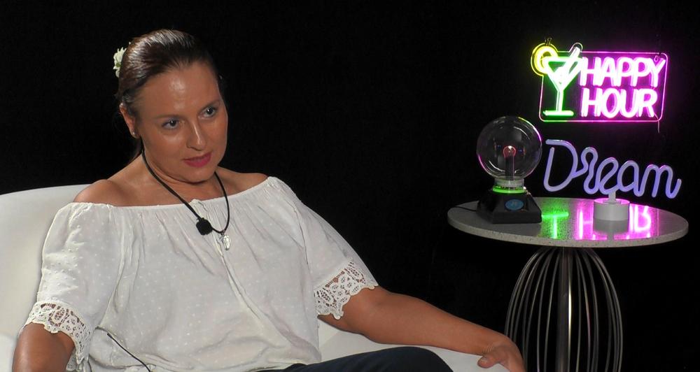 Στιγμιότυπο από το πάρτι του Big Brother με τον Τριαντάφυλλο