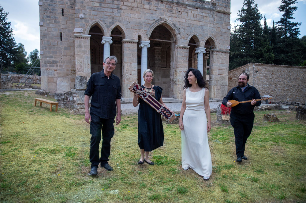 Περισσότερες εικόνες από την παράσταση και την έκθεση «Μητέρα Αράχνη»