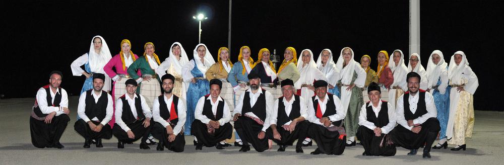 Πλατιά όψη σκηνής με φωτισμό στο Φεστιβάλ Δελφών