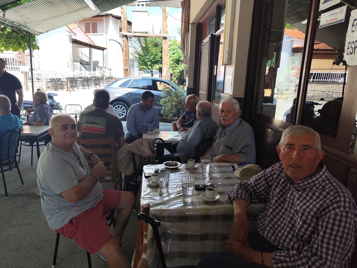 Προώθ.: Στην Καστανιά ο Δήμαρχος Μετεώρων Λευτέρης Αβραμόπουλος – Ενημέρωση για την ανάπλαση της Πλατείας και επαφή με κατοίκους και παραθεριστές