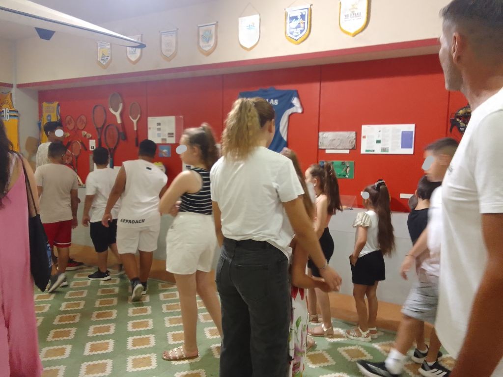 Παιδιά Ρομά σε εκπαιδευτική επίσκεψη στο Αθλητικό Μουσείο Τρικάλων