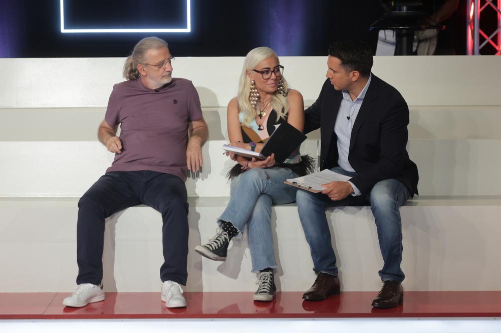Στιγμιότυπο από την εκπομπή «Power Talk»