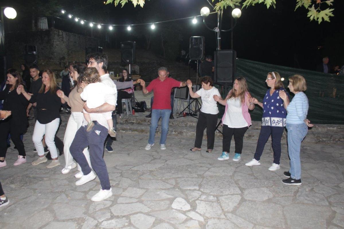 Εκδήλωση Γιορτής Πέστροφας στην πλατεία Βαθυρρεύματος με ζωντανή ορχήστρα και χορό