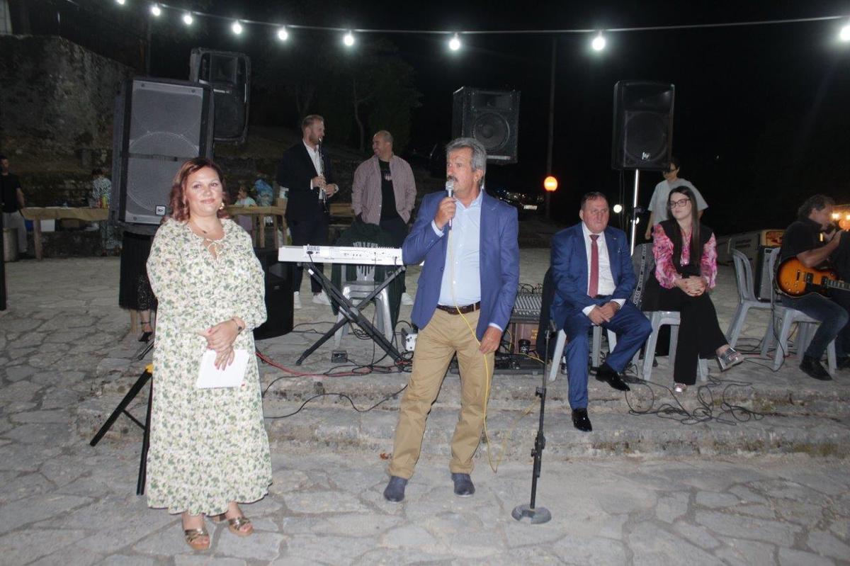 Εκδήλωση Γιορτής Πέστροφας στην πλατεία Βαθυρρεύματος με ζωντανή ορχήστρα και χορό
