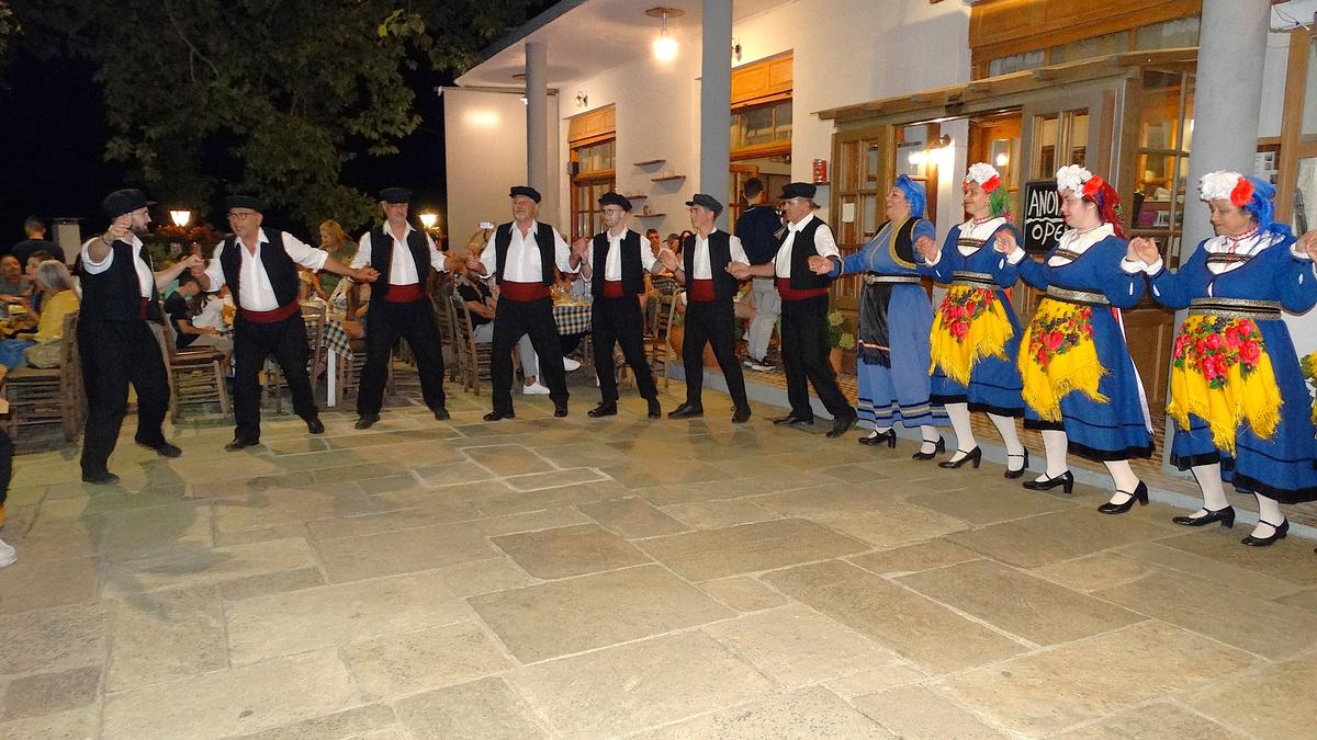 Ζωντάνεψε η παράδοση στον Άγιο Γεώργιο Νηλείας – Χιλιάδες βήματα σε μια νύχτα πολιτισμού, μουσικής & μνήμης
