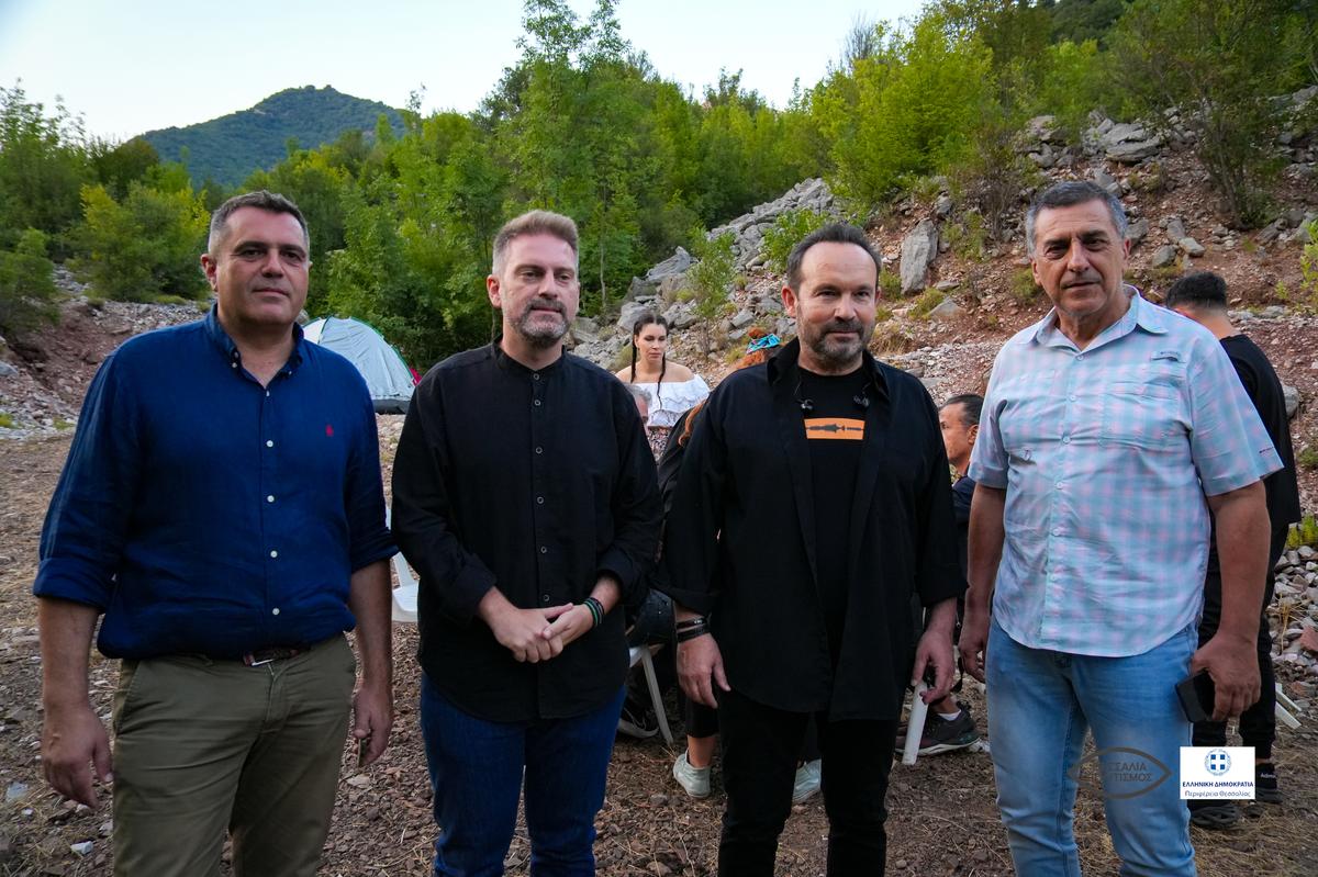Ο Κώστας Μακεδόνας σε συναυλία στη Λίμνη Στεφανιάδα, Π.Ε. Καρδίτσας