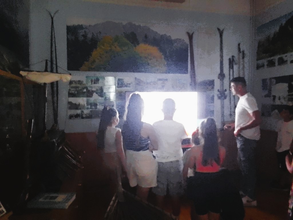 Παιδιά Ρομά σε εκπαιδευτική επίσκεψη στο Αθλητικό Μουσείο Τρικάλων