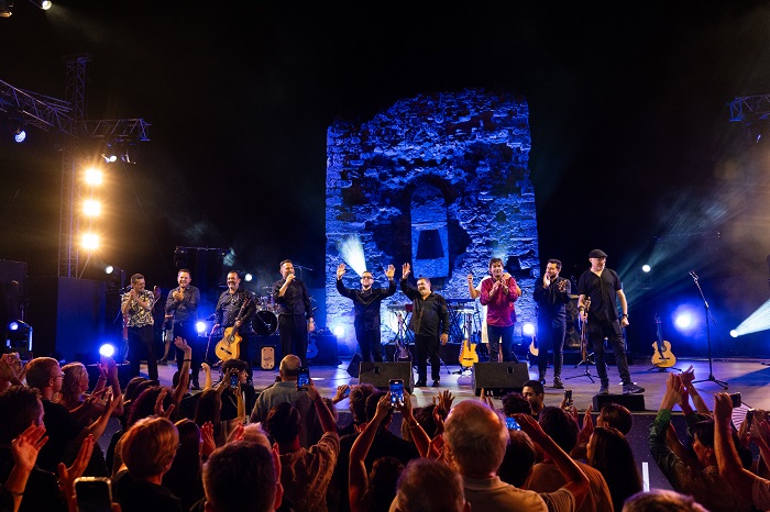 SANI FESTIVAL 2025 | Ο Λόφος της Σάνης «πήρε φωτιά» με την εκρηκτική επανεμφάνιση των Gipsy Kings