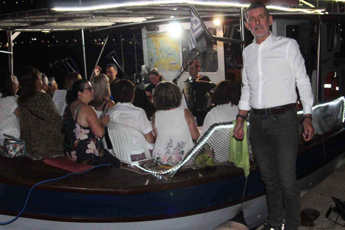 Με επιτυχία πραγματοποιήθηκε το παραδοσιακό δρώμενο της Βαρκαρόλας στην Αμφιλοχία