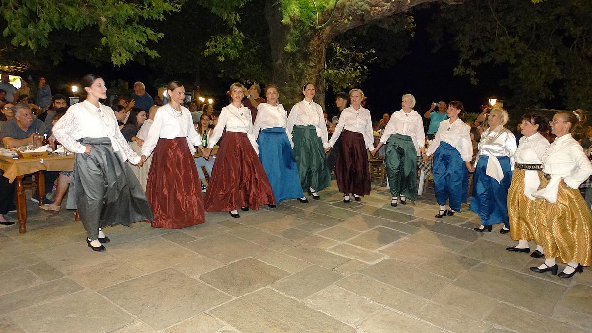 Ζωντάνεψε η παράδοση στον Άγιο Γεώργιο Νηλείας – Χιλιάδες βήματα σε μια νύχτα πολιτισμού, μουσικής & μνήμης