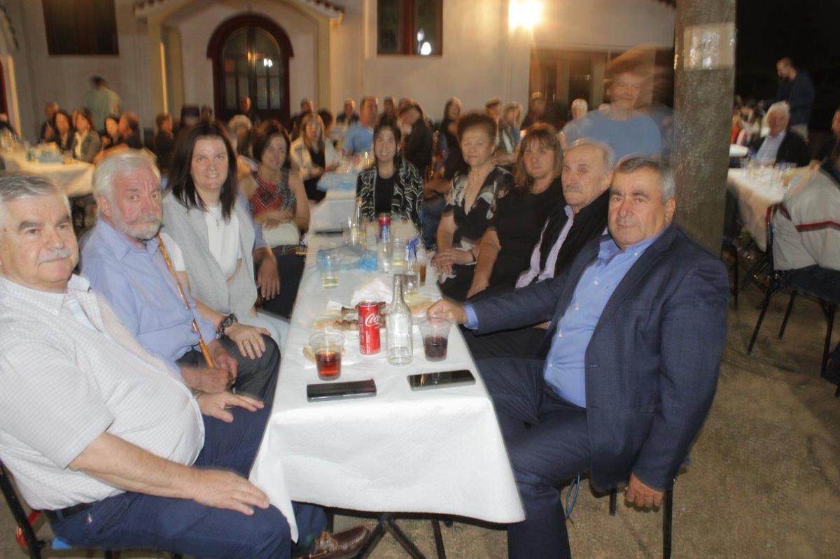 Δημοτική βραδιά στο Πετροχώρι από τον Πολιτιστικό Σύλλογο 4 δημοτική βραδιά στο Πετροχώρι με ζωντανή μουσική και χορό.
