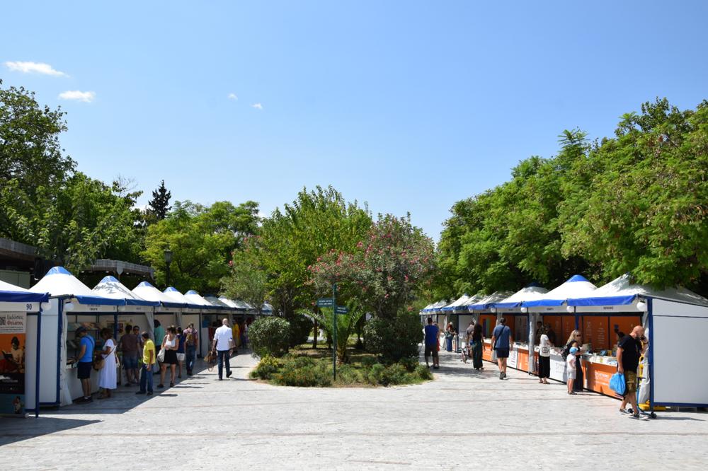 Περίπτερα εκδοτικών οίκων στο Φεστιβάλ Βιβλίου.