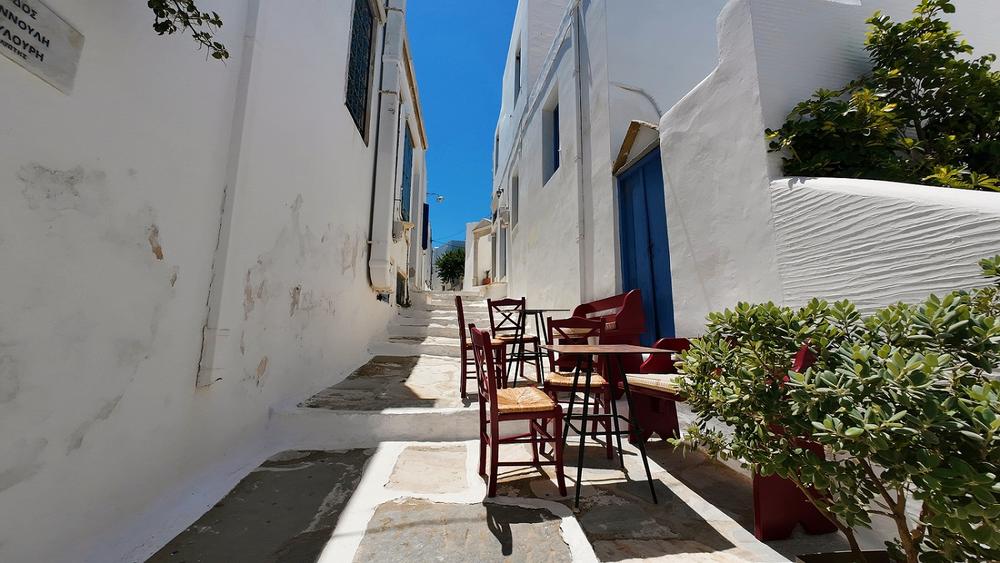 Αφιέρωμα Happy Traveller στην Τήνο: Εξερευνώντας τη Χώρα και τη Μονή της Ευαγγελίστριας