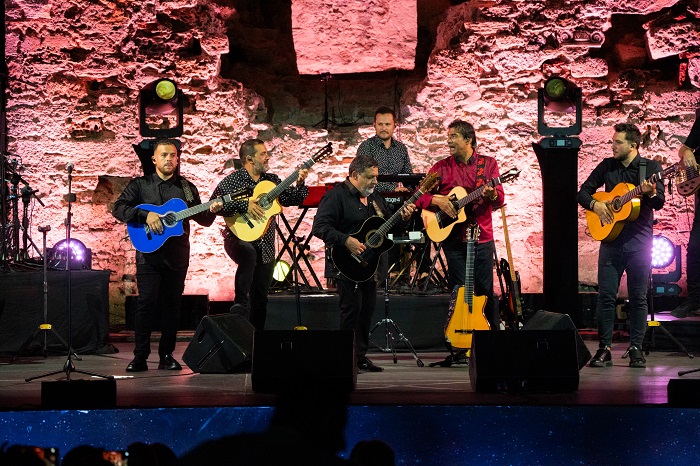 SANI FESTIVAL 2025 | Ο Λόφος της Σάνης «πήρε φωτιά» με την εκρηκτική επανεμφάνιση των Gipsy Kings