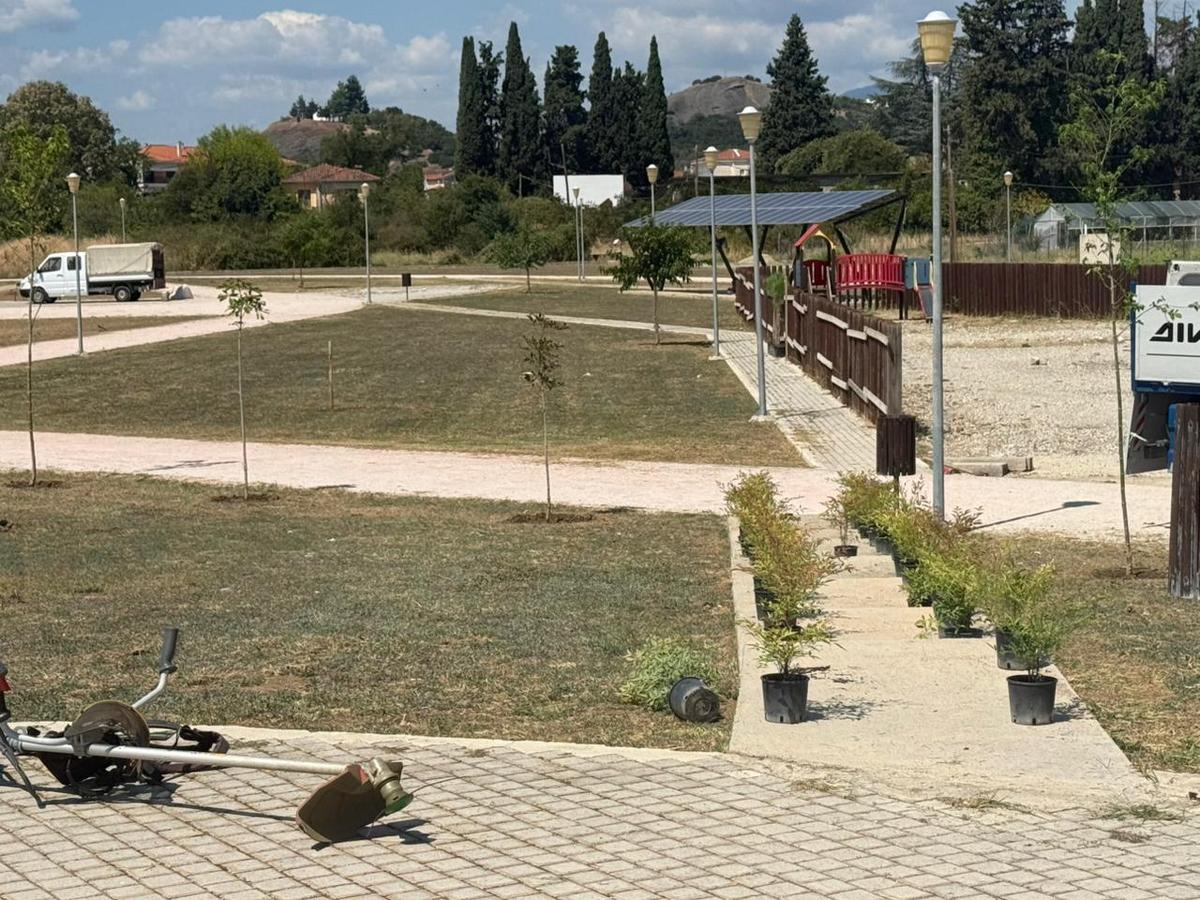 Αυτοψία Αβραμόπουλου στις εν εξελίξει εργασίες αναβάθμισης του Δημοτικού Πάρκου Καλαμπάκας «Χρ. Σινάνης»