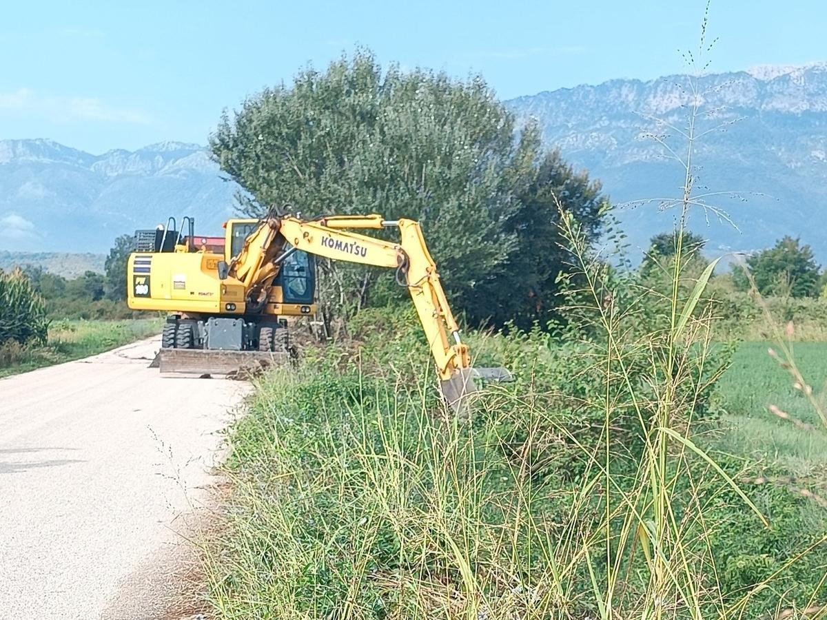 Εργασίες καθαριότητας και ευπρεπισμού σε κοινόχρηστους χώρους στο Βαλτινό Τρικάλων