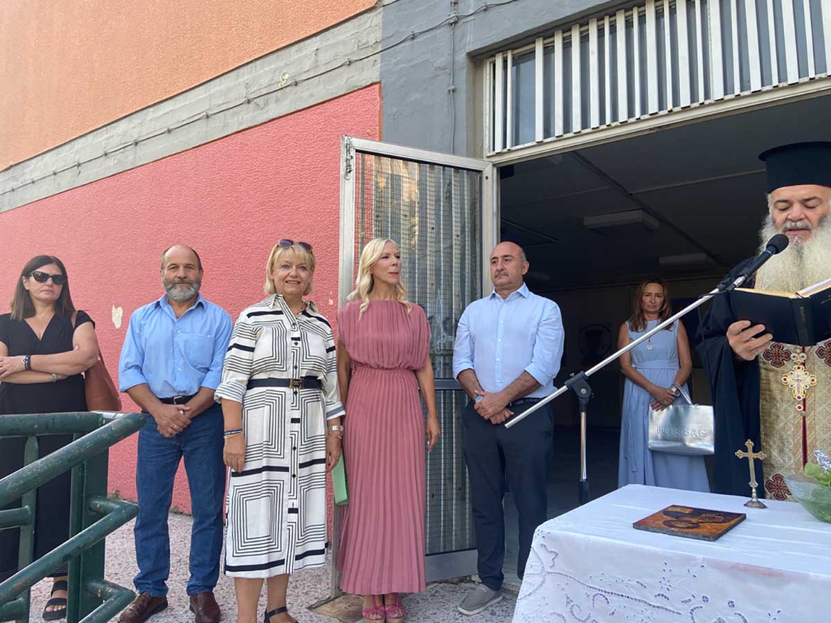 Ο Δήμαρχος Τρικκαίων Νίκος Σακκάς σε αγιασμό σχολείου ευχόμενος γόνιμη σχολική χρονιά σε μαθητές και εκπαιδευτικούς