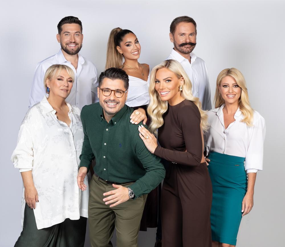 Η ομάδα της εκπομπής «Ραντεβού το ΣΚ» με τους Λάμπρο Κωνσταντάρα και Ιωάννα Μαλέσκου