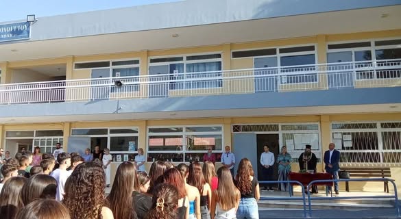 Αγιασμός στο 1ο Λύκειο Ιεράς Πόλεως Μεσολογγίου - Παλαμαϊκή Σχολή μετά την ολοκλήρωση της κτιριακής αναβάθμισης μέσω του προγράμματος «Μαριέττα Γιαννάκου»