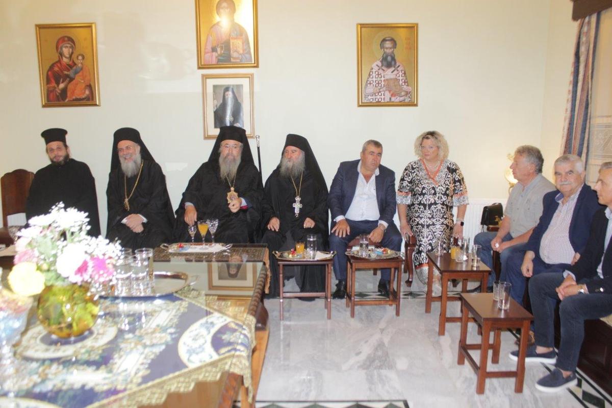 τιγμιότυπο από τον Μέγα Αρχιερατικό Εσπερινό στη Μονή Αγίου Βησσαρίωνος Δούσικου με την παρουσία του Δημάρχου Πύλης Κώστα Μαράβα