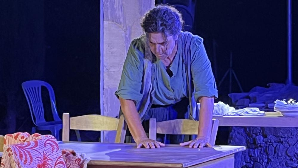 Πέτρος Αυγερινός σκηνοθετεί την Αγάπη Παράνομη